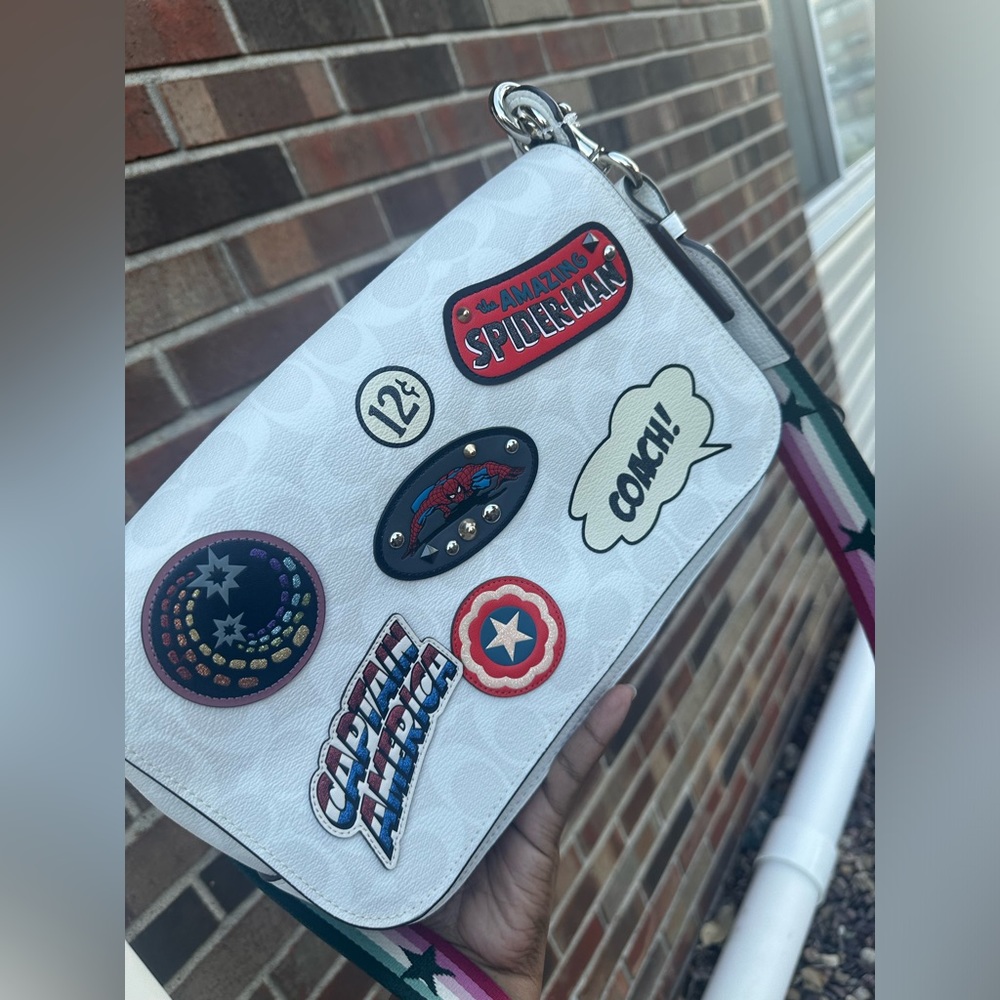 White Patch-Detail Shoulder Bag with Star Strap - Picture 2 of 11